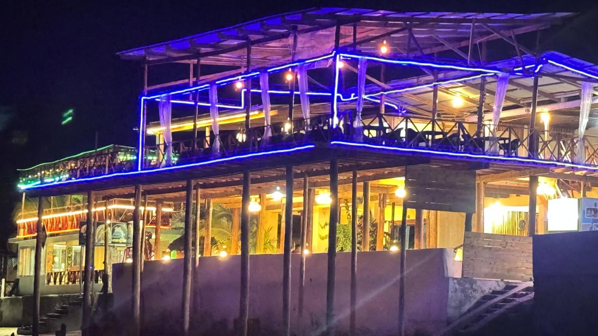 Blue Tides Hotel Nungwi Esterno foto