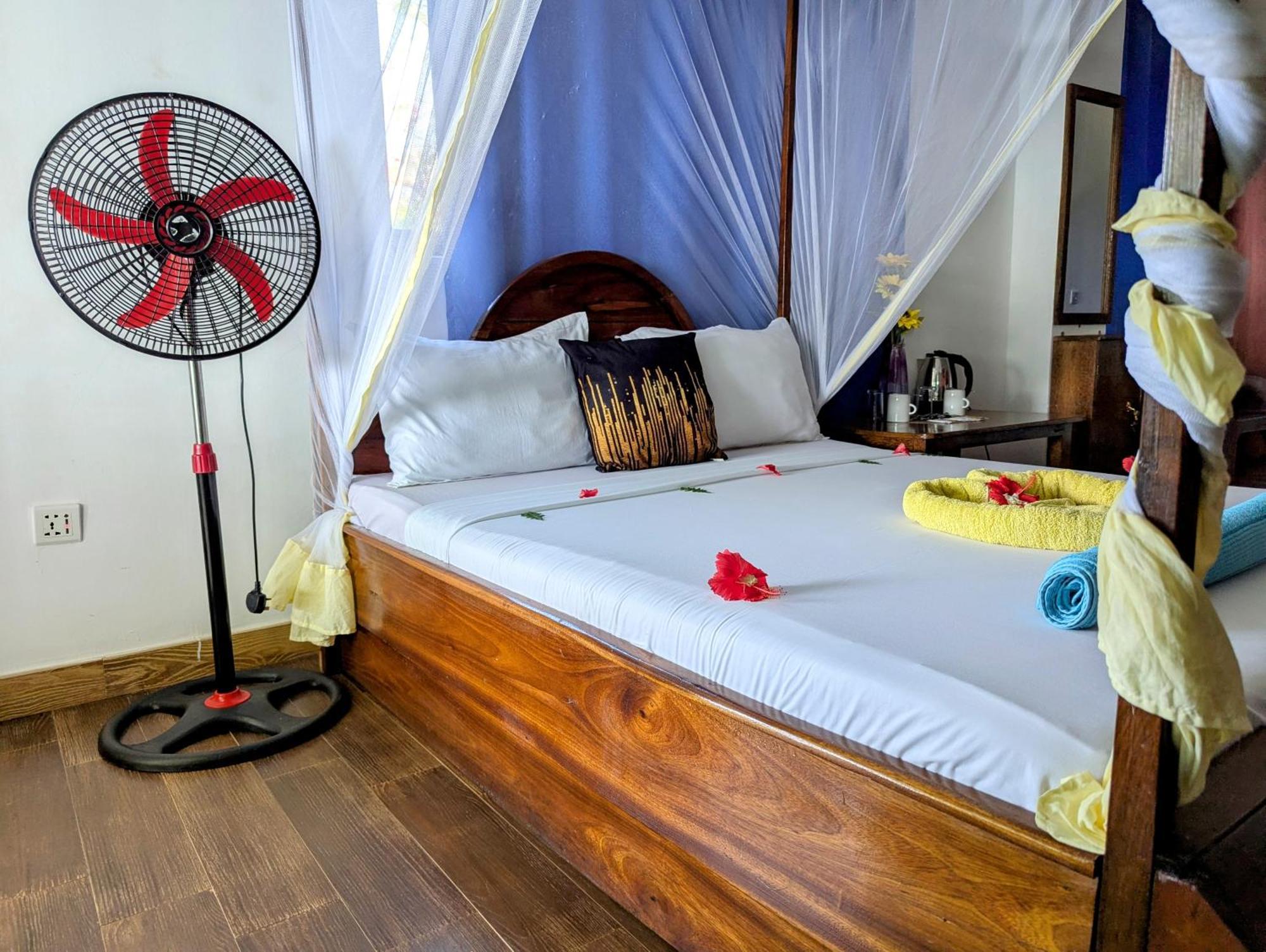 Blue Tides Hotel Nungwi Esterno foto