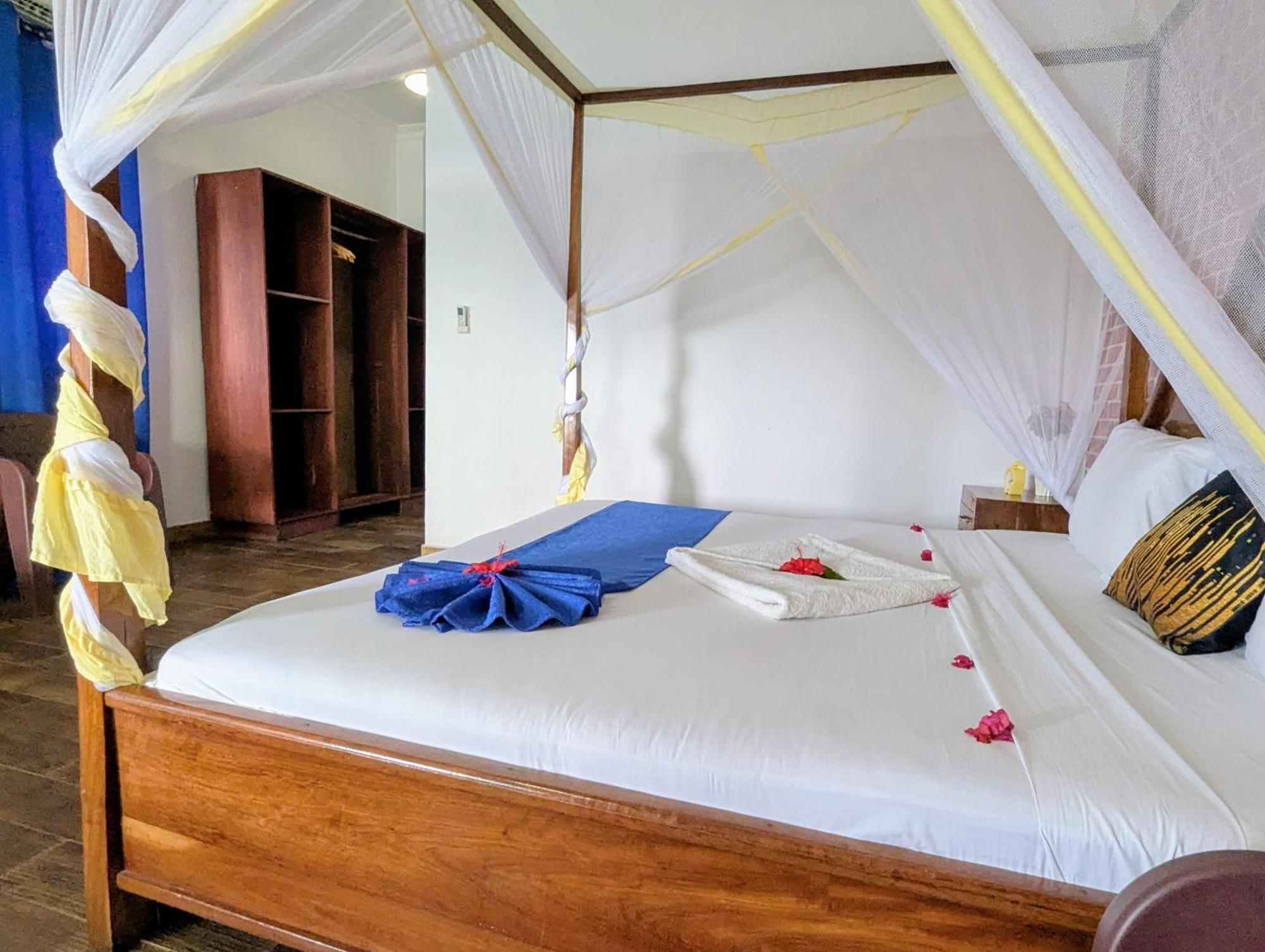 Blue Tides Hotel Nungwi Esterno foto