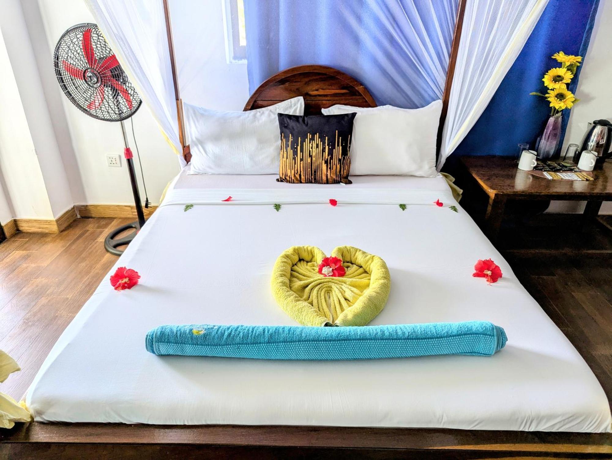 Blue Tides Hotel Nungwi Esterno foto